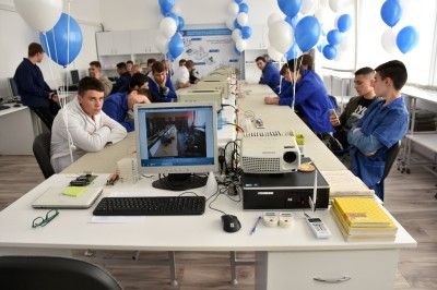 Нова зала за микропроцесорна техника в Професионалната гимназия по електротехника и електроника в Пловдив Нова зала за микропроцесорна техника в Професионалната гимназия по електротехника и електроника в Пловдив