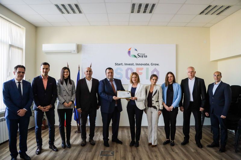 Вистеон Електроникс получи зелена карта за административно обслужане от Invest Sofia Вистеон Електроникс получи зелена карта за административно обслужане от Invest Sofia