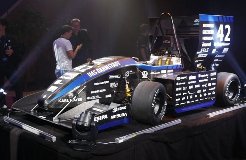 Rohde & Schwarz предоставя оборудване на студентски отбори във Formula Student Rohde & Schwarz предоставя оборудване на студентски отбори във Formula Student