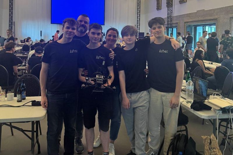 Ученици от ТУЕС спечелиха третото място в първия European Defense Tech Hackathon в Мюнхен