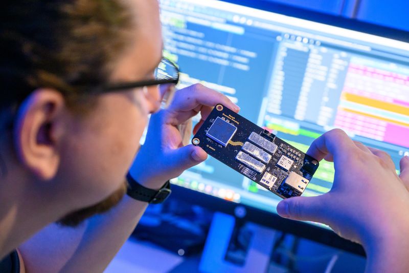 Bosch създава съвместна компания с Element Six за производство на квантови сензори Bosch създава съвместна компания с Element Six за производство на квантови сензори