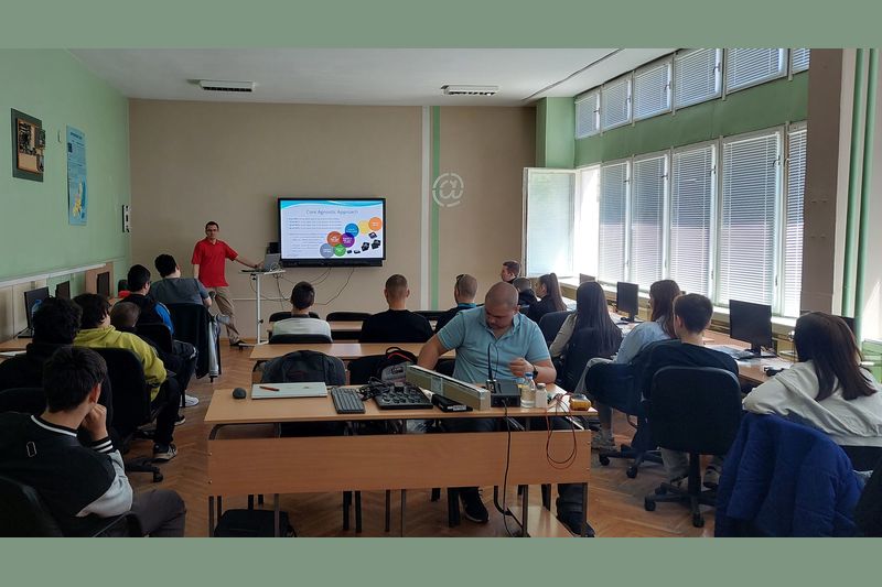 Комет Електроникс проведе обучение за работа с veryVerilog на Microchip в ПГХТ в Бургас 