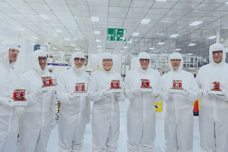 Официално откриха пилотната линия NanoIC за иновации в микроелектрониката Официално откриха пилотната линия NanoIC за иновации в микроелектрониката