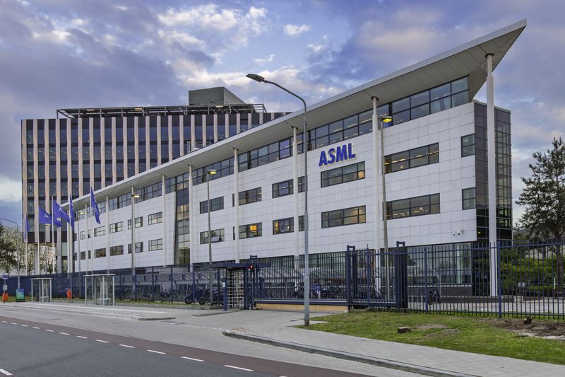 ASML и TSMC обявиха партньорство за създаване на фотомаски за High NA EUV ASML и TSMC обявиха партньорство за създаване на фотомаски за High NA EUV